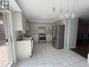 127 Galleria Pkwy in Markham, ON - Building Photo - Building Photo