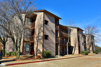 The Pointe in Oklahoma City, OK - Building Photo - Building Photo