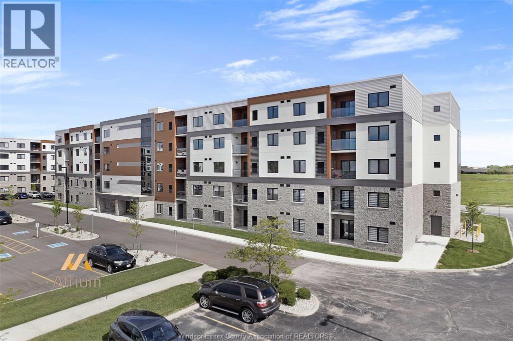 2600 Sandwich W Pkwy in Lasalle, ON - Building Photo