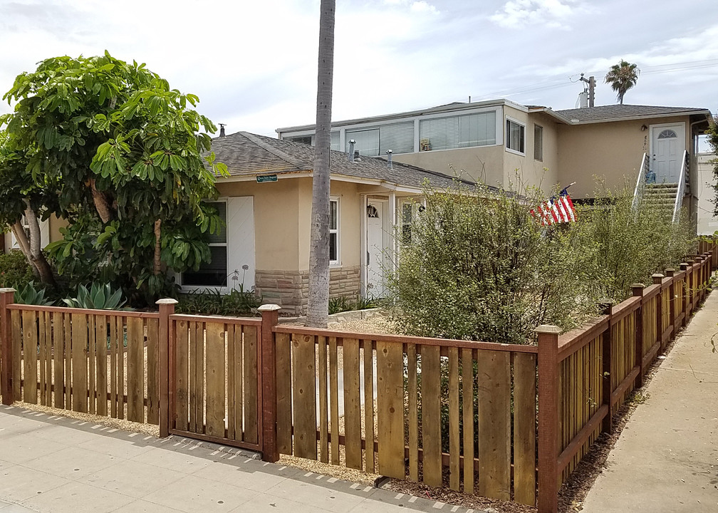 PACIFIC BEACH - 5 UNITS in San Diego, CA - Building Photo