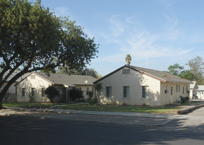 405 E 8th St in Corona, CA - Foto de edificio - Building Photo