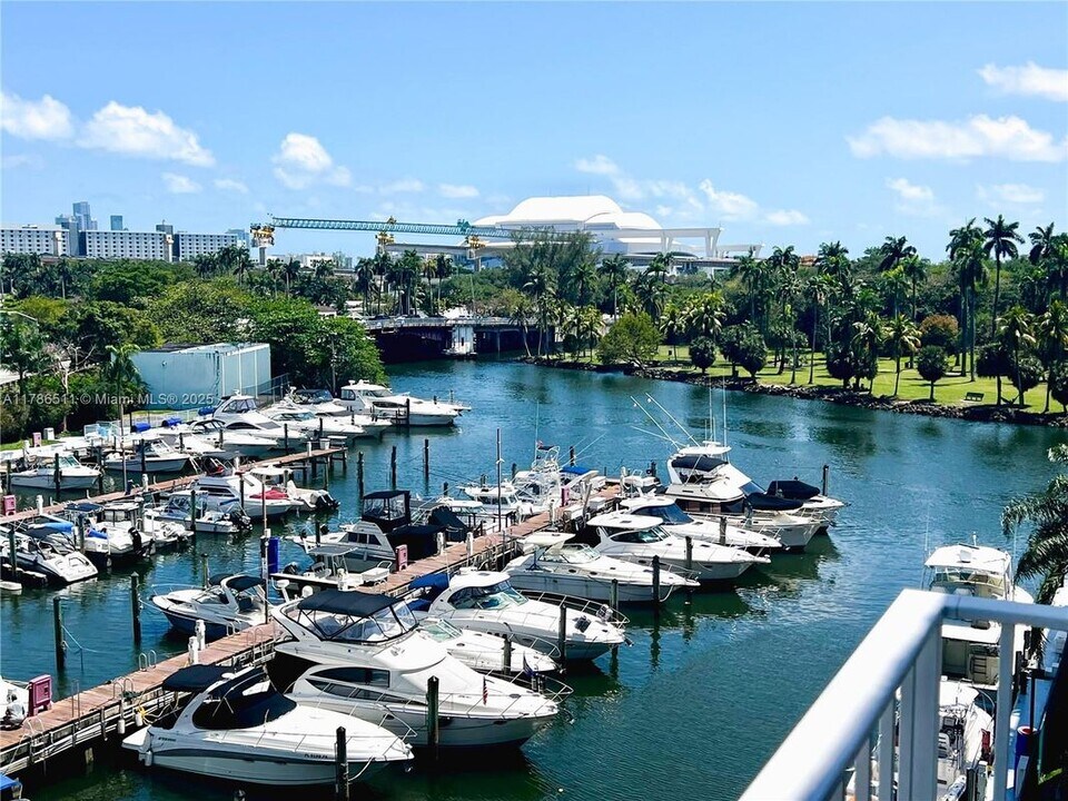 1720 NW N River Dr in Miami, FL - Building Photo