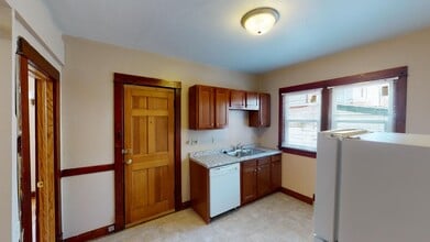 1107 E Gorham St, Unit #2 in Madison, WI - Building Photo - Building Photo