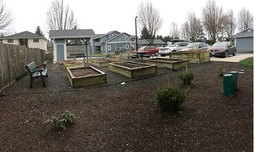 Z_Meadow Glen in Tillamook, OR - Building Photo - Building Photo