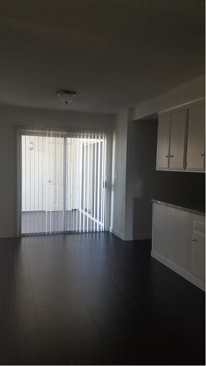 20880 Ventura Blvd in Los Angeles, CA - Building Photo