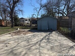 2650 E Houston St in San Antonio, TX - Building Photo - Building Photo