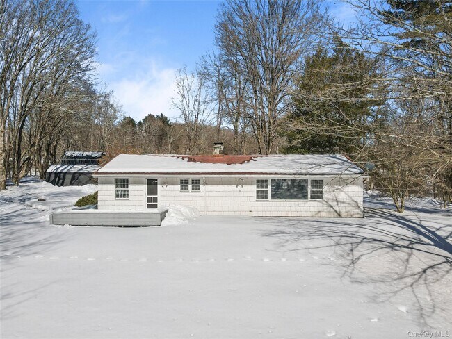 100 Upper Shad Rd in Pound Ridge, NY - Building Photo - Building Photo