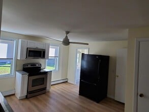 48 Reed St in Warwick, RI - Building Photo - Building Photo
