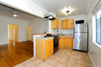 1650 Winona Blvd, Unit 1 in Los Angeles, CA - Building Photo - Building Photo