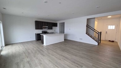 460 Hathaway Ln in Oswego, IL - Building Photo - Building Photo