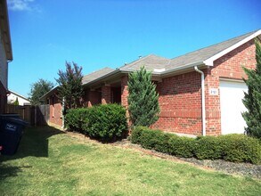2121 Ingrid Ln in Fort Worth, TX - Building Photo - Building Photo