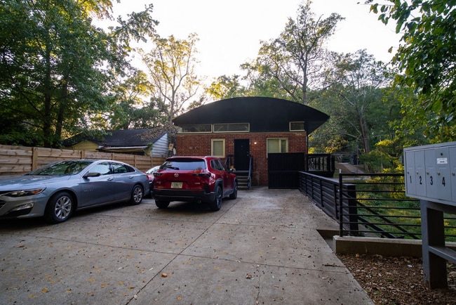 15 Burbank Dr SW in Atlanta, GA - Building Photo - Building Photo