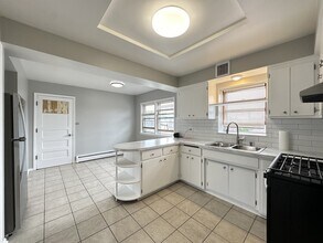 5837 W Addison St, Unit J04P in Chicago, IL - Building Photo - Building Photo