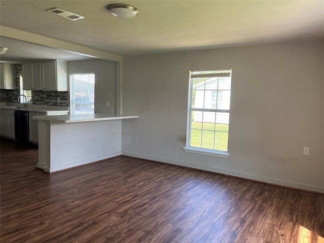 property at 206 S Market St