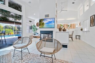 13 Cleveland Ct in Palm Coast, FL - Building Photo