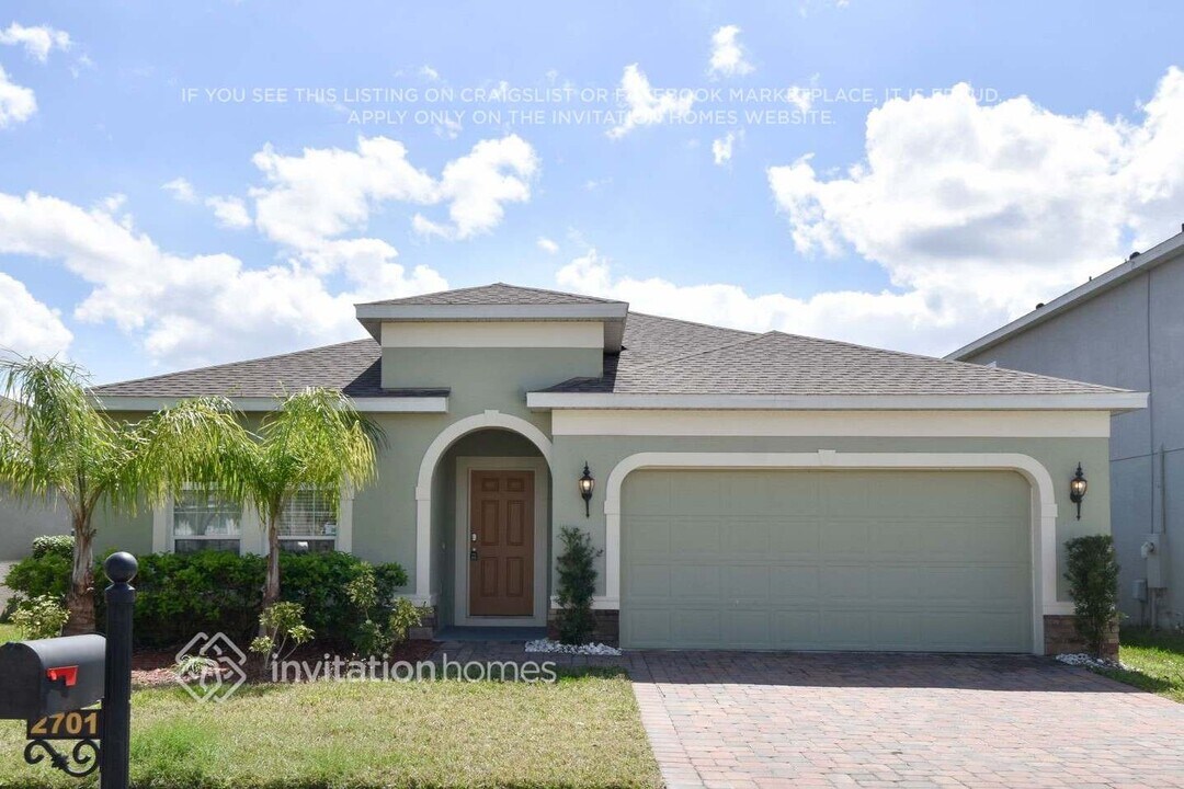 2701 Dolfino Ct in St. Cloud, FL - Building Photo