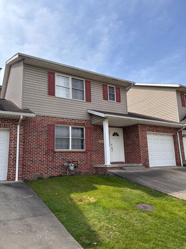 135 Meadow Ridge Dr in Morgantown, WV - Building Photo - Building Photo