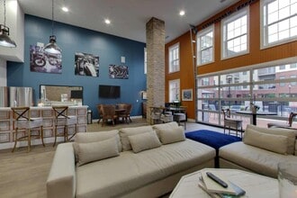 Highland Station in Louisville, KY - Foto de edificio - Building Photo