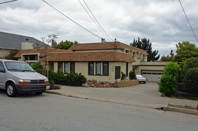 108 El Paseo in Millbrae, CA - Foto de edificio - Building Photo