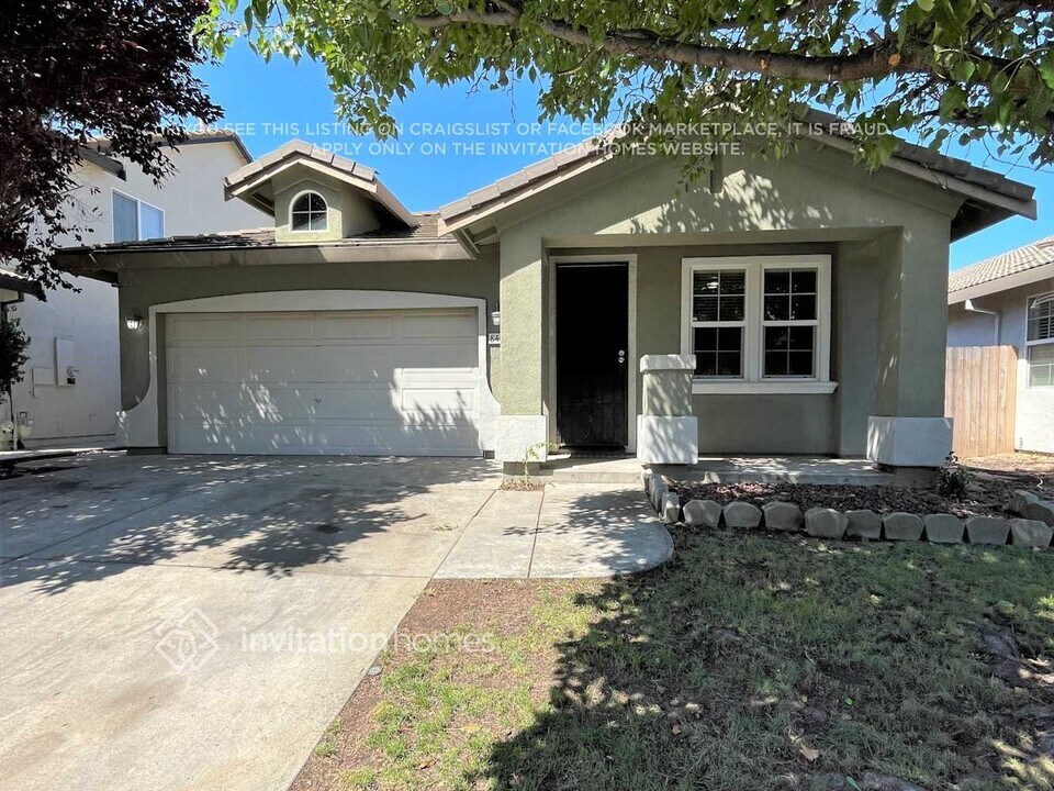8462 Patina Way in Elk Grove, CA - Building Photo