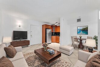 150 SW 10th St, Unit 3 in Miami, FL - Foto de edificio - Building Photo