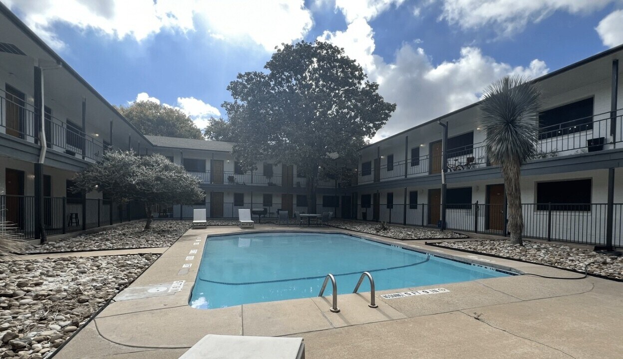 515 Shoal Creek Blvd in Austin, TX - Foto de edificio