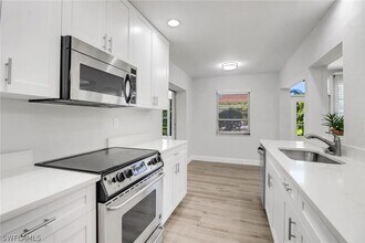 1120 Sandpiper St in Naples, FL - Building Photo - Building Photo