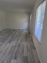 8195 Eastport Dr in Huntington Beach, CA - Foto de edificio - Building Photo