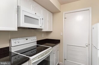 2823 S Wakefield St in Arlington, VA - Building Photo - Building Photo