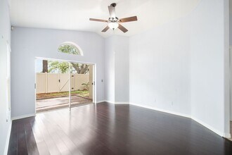 6917 Exeter Park Pl in Apollo Beach, FL - Building Photo - Building Photo