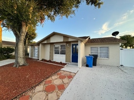 10204 Bellhurst Ct in Tampa, FL - Building Photo