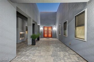 8081 W Ford Ave in Las Vegas, NV - Building Photo - Building Photo