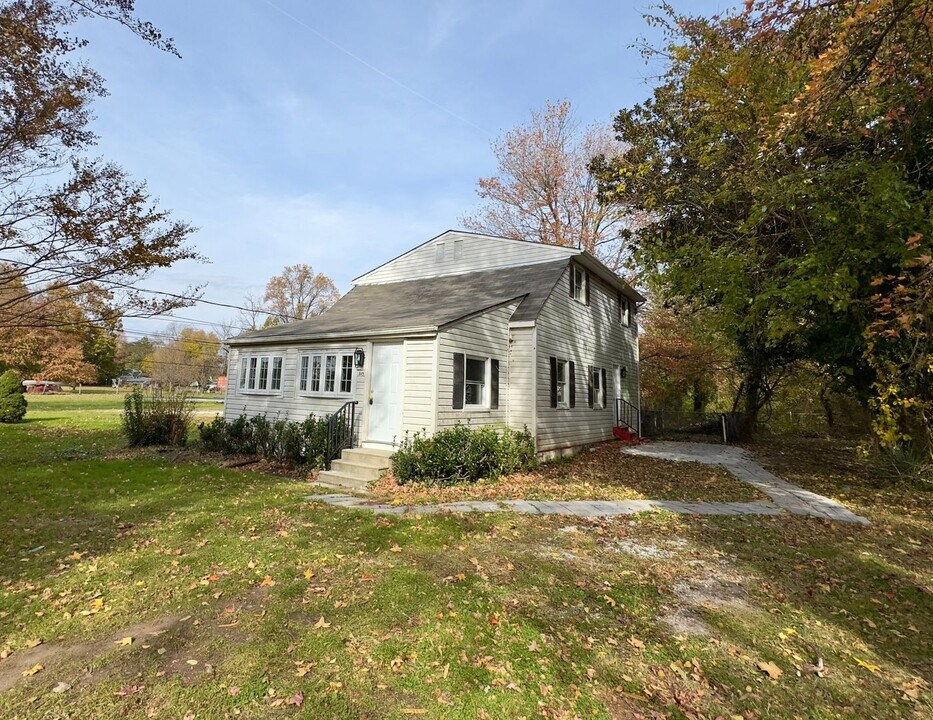 815 Seneca Park Rd in Middle River, MD - Building Photo