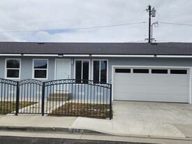 237 E 219th St in Carson, CA - Building Photo