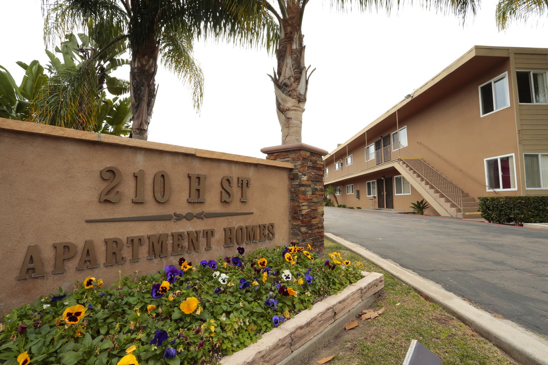 Cova Vista in Chula Vista, CA - Foto de edificio