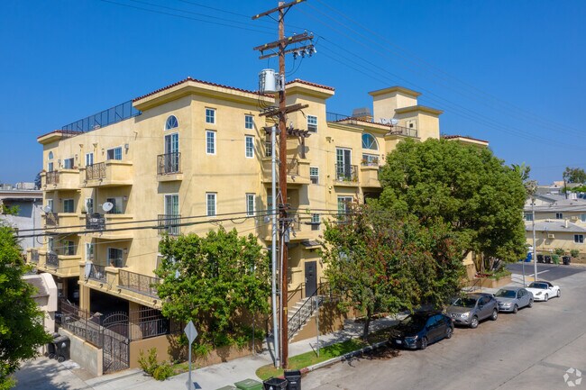 4871 Klump Ave, Unit 105 in Los Angeles, CA - Foto de edificio - Building Photo