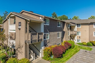 Parkwood Apartments in Kent, WA - Building Photo - Building Photo