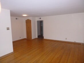 9404 W North Ave, Unit 3 in Milwaukee, WI - Building Photo - Building Photo