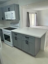 7765 SW 86th St in Miami, FL - Building Photo - Building Photo