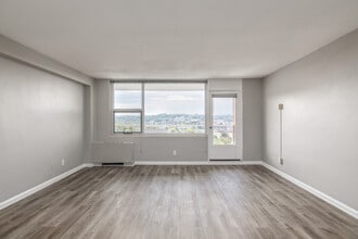 Regency Tower in Syracuse, NY - Foto de edificio - Interior Photo