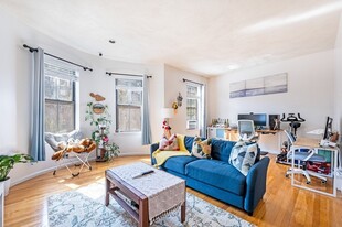 102 E Brookline St, Unit 3 Apartamentos