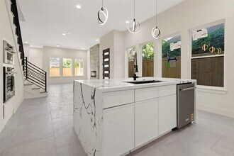 5117 Schuler St in Houston, TX - Building Photo - Building Photo