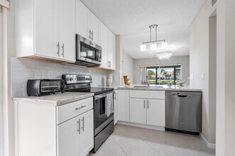 14407 Vía Royal in Delray Beach, FL - Building Photo - Building Photo