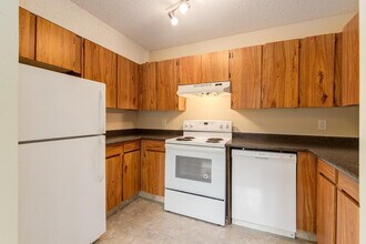 Cedarvilla Apartments in Calgary, AB - Building Photo - Building Photo