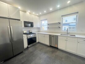 27 Vernon St in Waltham, MA - Building Photo