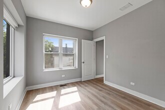 3701 W Diversey Ave in Chicago, IL - Building Photo - Building Photo