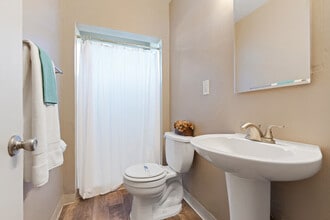 Alexander’s Place at 1625 H Street in Sacramento, CA - Foto de edificio - Interior Photo