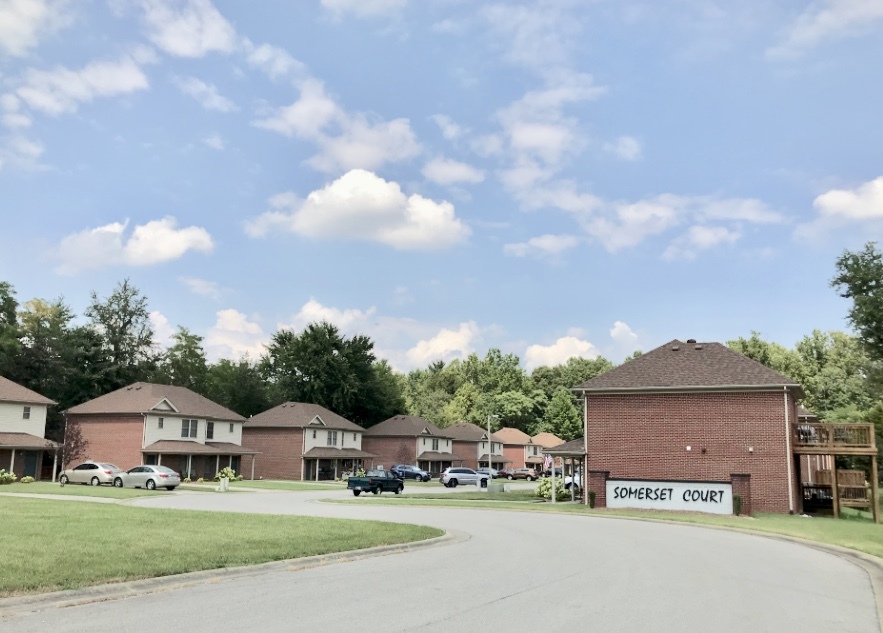 Somerset Court in Sellersburg, IN - Foto de edificio