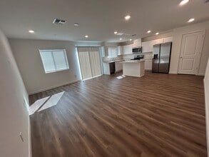805 Congaree Ln in Redding, CA - Building Photo - Building Photo