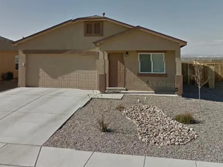 32 Tome Vista Dr in Los Lunas, NM - Building Photo